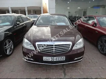 مرسيدس - بنز  300  اس - كلاس  2012  113,000  سيدان  اتوماتك  6  جلد  دفع خلفي  بني  بنزين