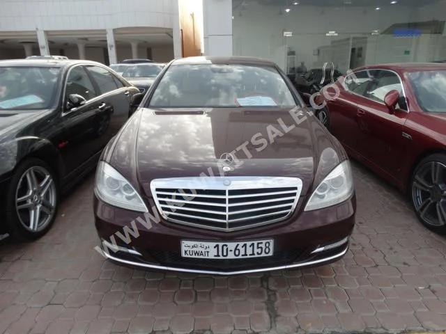 Mercedes-Benz  300  S-Class  2012  113,000  Sedan  Automatic  6  Leather  RWD  Brown  Gasoline