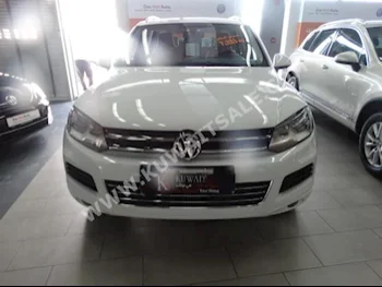 Volkswagen  Touareg  2015  54,000  SUV  Automatic  6  Leather  RWD  White  Gasoline