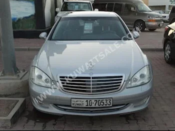 مرسيدس - بنز  500  اس - كلاس  2006  250,000  سيدان  اتوماتك  8  جلد  دفع خلفي  فضي  بنزين