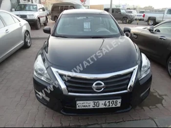 نيسان  2.5اس  ألتيما  2013  50,000  سيدان  اتوماتك  4  مخمل  دفع أمامي  أزرق غامق  بنزين