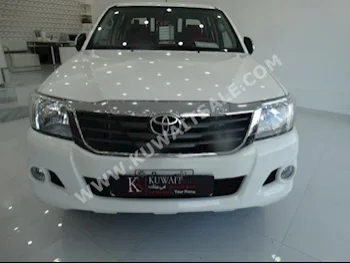Toyota  VVT-i  Hilux  2013  19,000  Pick Up  Automatic  4  Cloth  4WD  White  Gasoline