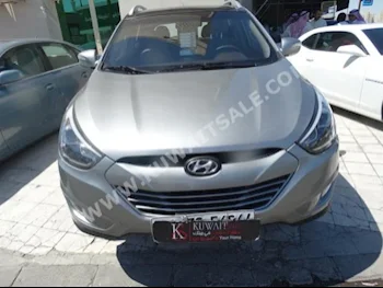 هيونداي  توسان  2015  43,000  اس يو في  اتوماتك  4  مخمل  دفع خلفي  فضي  بنزين