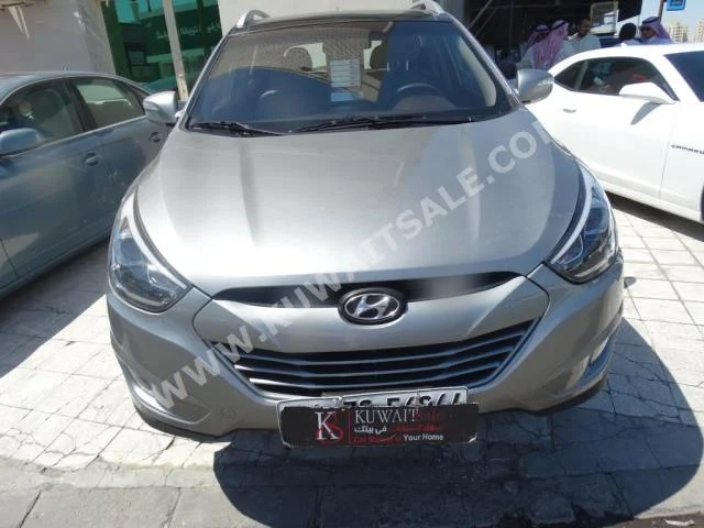 هيونداي  توسان  2015  43,000  اس يو في  اتوماتك  4  مخمل  دفع خلفي  فضي  بنزين