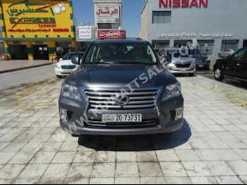 Lexus  570  LX  2013  131,000  SUV  Automatic  8  Leather  4WD  Gray  Gasoline
