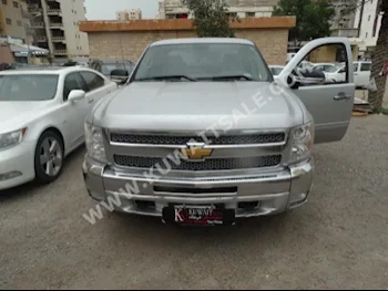 شفروليه  ال تي  سلفرادو  2012  100,000  بيكب  اتوماتك  8  مخمل  دفع رباعي  فضي  بنزين