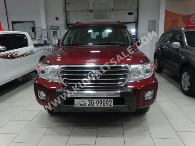 Toyota  GXR  Land Cruiser  2015  31,000  SUV  Automatic  8  Cloth  4WD  Maroon  Gasoline