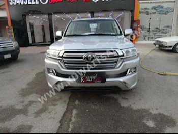 Toyota  VXR  Land Cruiser  2016  0  SUV  Automatic  8  Leather  4WD  Silver  Gasoline