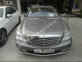 مرسيدس - بنز  500  اس - كلاس  2013  45,000  سيدان  اتوماتك  8  جلد  دفع خلفي  رمادي  بنزين