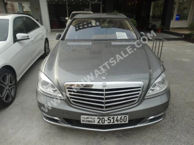 مرسيدس - بنز  500  اس - كلاس  2013  45,000  سيدان  اتوماتك  8  جلد  دفع خلفي  رمادي  بنزين