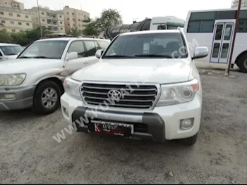 تويوتا  جي اكس ار  لاند كروزر  2014  154,000  اس يو في  اتوماتك  8  مخمل  دفع رباعي  أبيض  بنزين