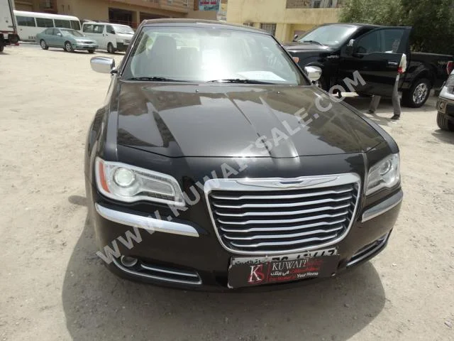 كرايسلر  300  2013  79,000  سيدان  اتوماتك  8  جلد  دفع خلفي  أسود  بنزين