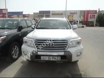 Toyota  GXR  Land Cruiser  2013  165,000  SUV  Automatic  8  Cloth  4WD  White  Gasoline