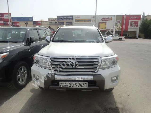Toyota  GXR  Land Cruiser  2013  165,000  SUV  Automatic  8  Cloth  4WD  White  Gasoline