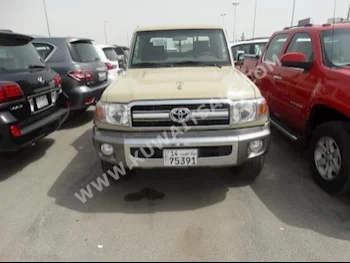 Toyota  LX  Land Cruiser  2016  0  Pick Up  Manual  6  Cloth  4WD  Beige  Gasoline