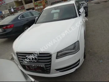 اودي  8  اس  2013  102,000  سيدان  اتوماتك  8  جلد  دفع خلفي  أبيض  بنزين