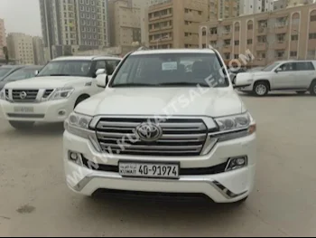 Toyota  VXR  Land Cruiser  2017  0  SUV  Automatic  8  Leather  4WD  White  Gasoline
