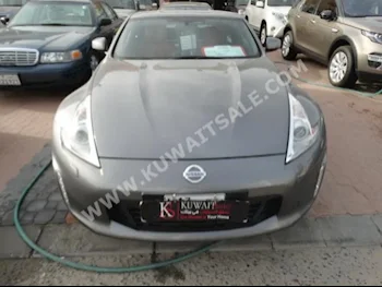 نيسان  370  زد  2015  33,000  كوبيه \ سبورت  اتوماتك  6  مخمل  دفع خلفي  رمادي  بنزين