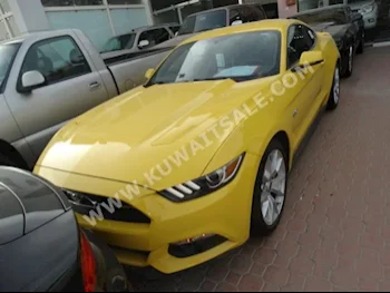 فورد  موستانغ  2015  25,000  كوبيه \ سبورت  اتوماتك  8  جلد  دفع خلفي  أصفر  بنزين