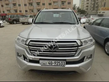 Toyota  VXR  Land Cruiser  2015  0  SUV  Automatic  8  Leather  4WD  Silver  Gasoline