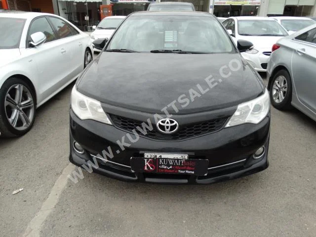 تويوتا  جي ال اكس  كامري  2013  150,000  سيدان  اتوماتك  4  مخمل  دفع أمامي  أسود  بنزين