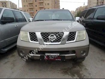 نيسان  باثفايندر  2007  200,000  اس يو في  اتوماتك  6  جلد  دفع خلفي  رمادي  بنزين