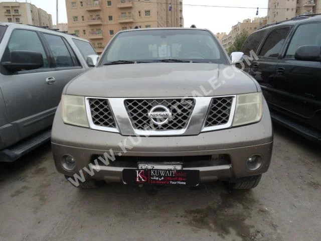 نيسان  باثفايندر  2007  200,000  اس يو في  اتوماتك  6  جلد  دفع خلفي  رمادي  بنزين