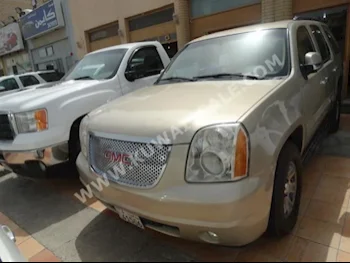 جي ام سي  يوكون  2008  200,000  اس يو في  اتوماتك  8  مخمل  دفع رباعي  ذهبي  بنزين