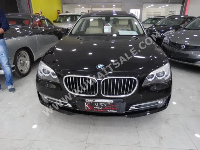 بي ام دبليو  730 Li  الفئة - السابعة  2015  40,000  سيدان  اتوماتك  6  جلد  دفع خلفي  أسود  بنزين