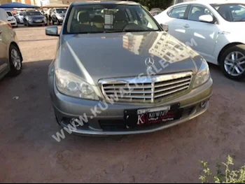 مرسيدس - بنز  180  سي - كلاس  2009  160,000  سيدان  اتوماتك  4  جلد  دفع خلفي  فضي  بنزين