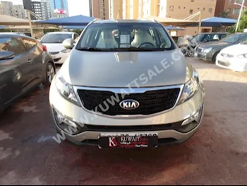 كيا  سبورتج  2015  45,000  اس يو في  اتوماتك  4  مخمل  دفع خلفي  ذهبي  بنزين