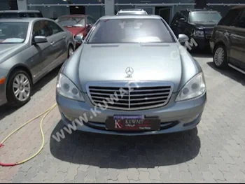 مرسيدس - بنز  550  اس - كلاس  2007  150,000  سيدان  اتوماتك  8  جلد  دفع خلفي  فضي  بنزين