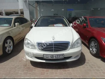 مرسيدس - بنز  350  اس - كلاس  2009  121,000  سيدان  اتوماتك  6  جلد  دفع خلفي  أبيض  بنزين
