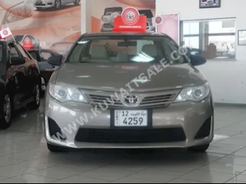 تويوتا  جي ال  كامري  2015  81,000  سيدان  اتوماتك  4  مخمل  دفع أمامي  ذهبي  بنزين