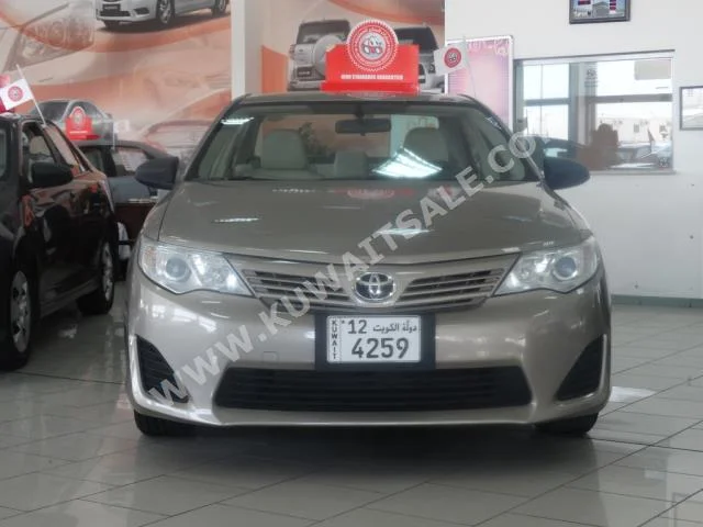 تويوتا  جي ال  كامري  2015  81,000  سيدان  اتوماتك  4  مخمل  دفع أمامي  ذهبي  بنزين