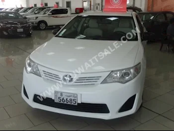 تويوتا  جي ال  كامري  2015  45,000  سيدان  اتوماتك  4  مخمل  دفع أمامي  أبيض  بنزين
