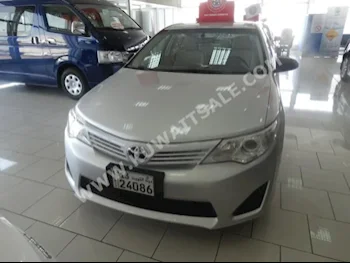 تويوتا  جي ال  كامري  2015  79,000  سيدان  اتوماتك  4  مخمل  دفع أمامي  فضي  بنزين