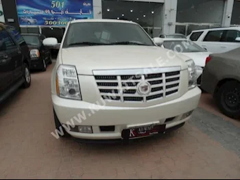 Cadillac  Escalade  2009  195,000  SUV  Automatic  8  Leather  4WD  White  Gasoline