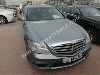 Mercedes-Benz  500  S-Class  2006  200,000  Sedan  Automatic  8  Leather  RWD  Gray  Gasoline