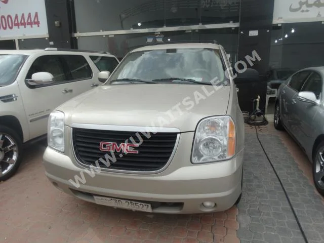 GMC  Yukon  2013  221,000  SUV  Automatic  8  Cloth  RWD  Gold  Gasoline