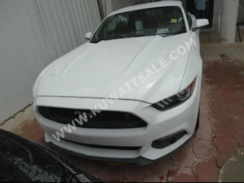 فورد  جي تي  موستانغ  2015  11,000  كوبيه \ سبورت  عادي  8  جلد  دفع خلفي  أبيض  بنزين