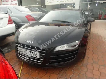 اودي  أي 8  2013  78,000  كوبيه \ سبورت  اتوماتك  10  جلد  دفع خلفي  أسود  بنزين