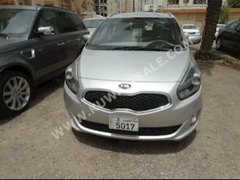 كيا  كارنز  2014  100,000  هاتشباك  اتوماتك  4  مخمل  دفع خلفي  فضي  بنزين