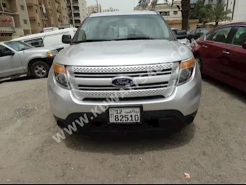 فورد  اكسبلورر  2013  70,000  اس يو في  اتوماتك  6  مخمل  دفع خلفي  فضي  بنزين