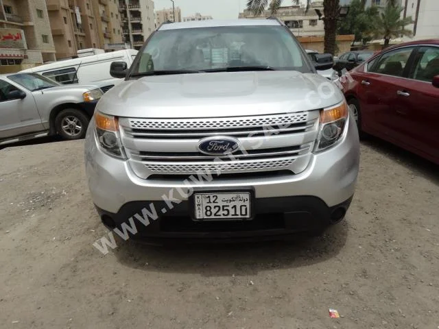 Ford  Explorer  2013  70,000  SUV  Automatic  6  Cloth  RWD  Silver  Gasoline