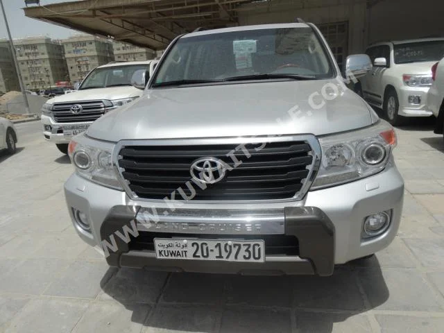 Toyota  GXR  Land Cruiser  2012  86,000  SUV  Automatic  8  Cloth  4WD  Silver  Gasoline