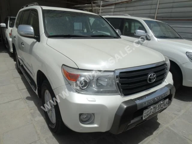 Toyota  GXR  Land Cruiser  2012  200,000  SUV  Automatic  8  Cloth  4WD  White  Gasoline