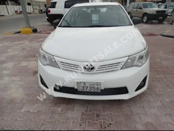 تويوتا  جي ال  كامري  2012  200,000  سيدان  اتوماتك  4  مخمل  دفع أمامي  أبيض  بنزين