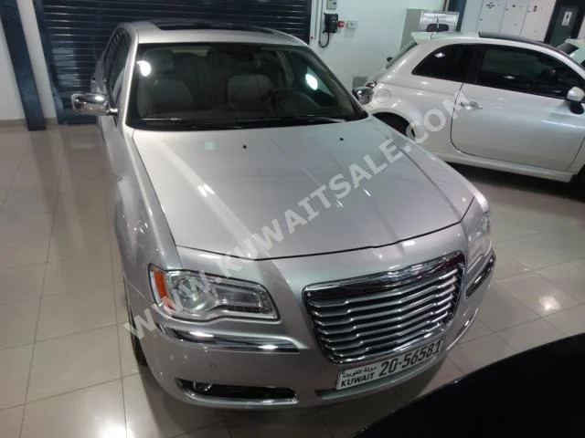 كرايسلر  300C  2012  77,000  سيدان  اتوماتك  8  جلد  دفع خلفي  فضي  بنزين