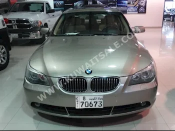 بي ام دبليو  525i  الفئة - الخامسة  2006  128,000  سيدان  اتوماتك  6  جلد  دفع خلفي  ذهبي  بنزين